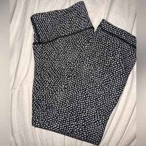 Lululemon 3/4 workout leggings